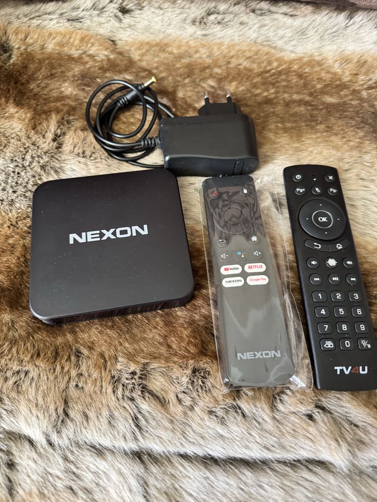 Телевізор Saturn + СМАРТ ТВ приставка NEXON X8