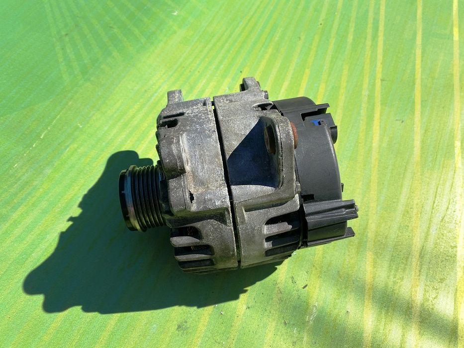 Генератор Volkswagen Touareg CR Туарег ЦР Таурег СР Розборка