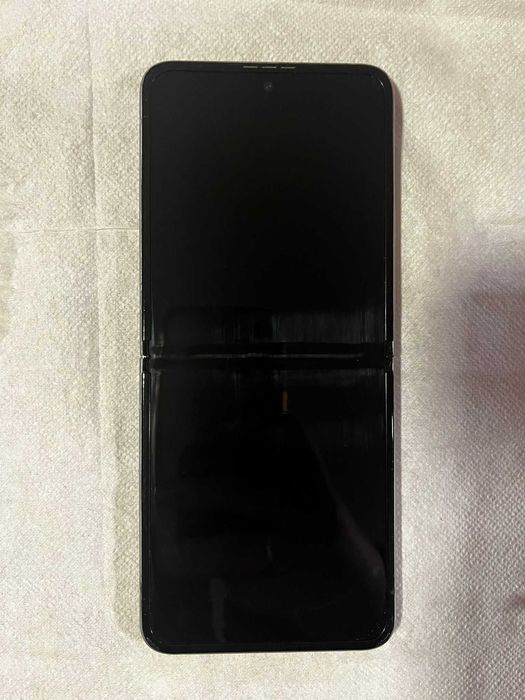 Samsung Galaxy Z Flip 3 128GB + Samsung Galaxy Watch 4