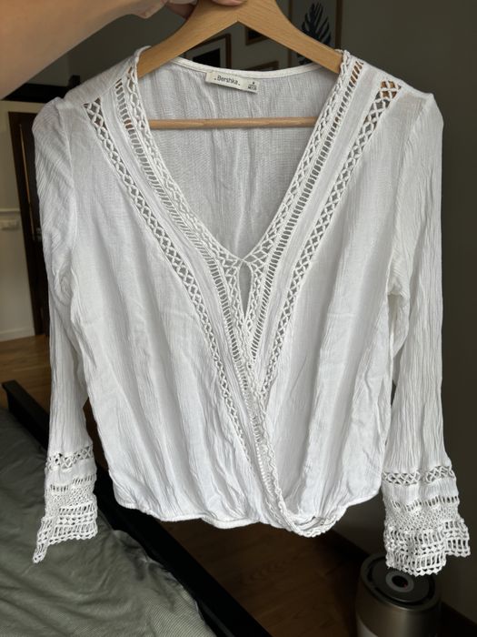 Bershka biała boho koszula kopertowa na lato lekka narzutka na plażę
