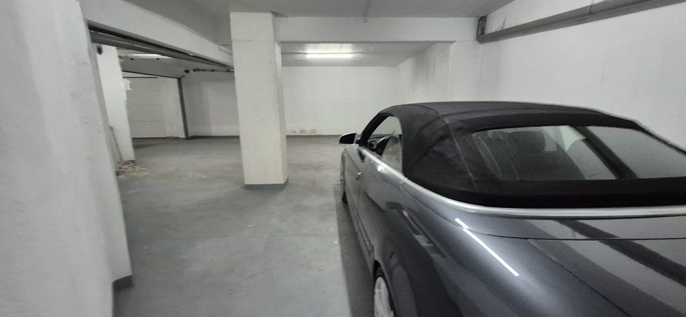Armazém / Garagem no Cacém