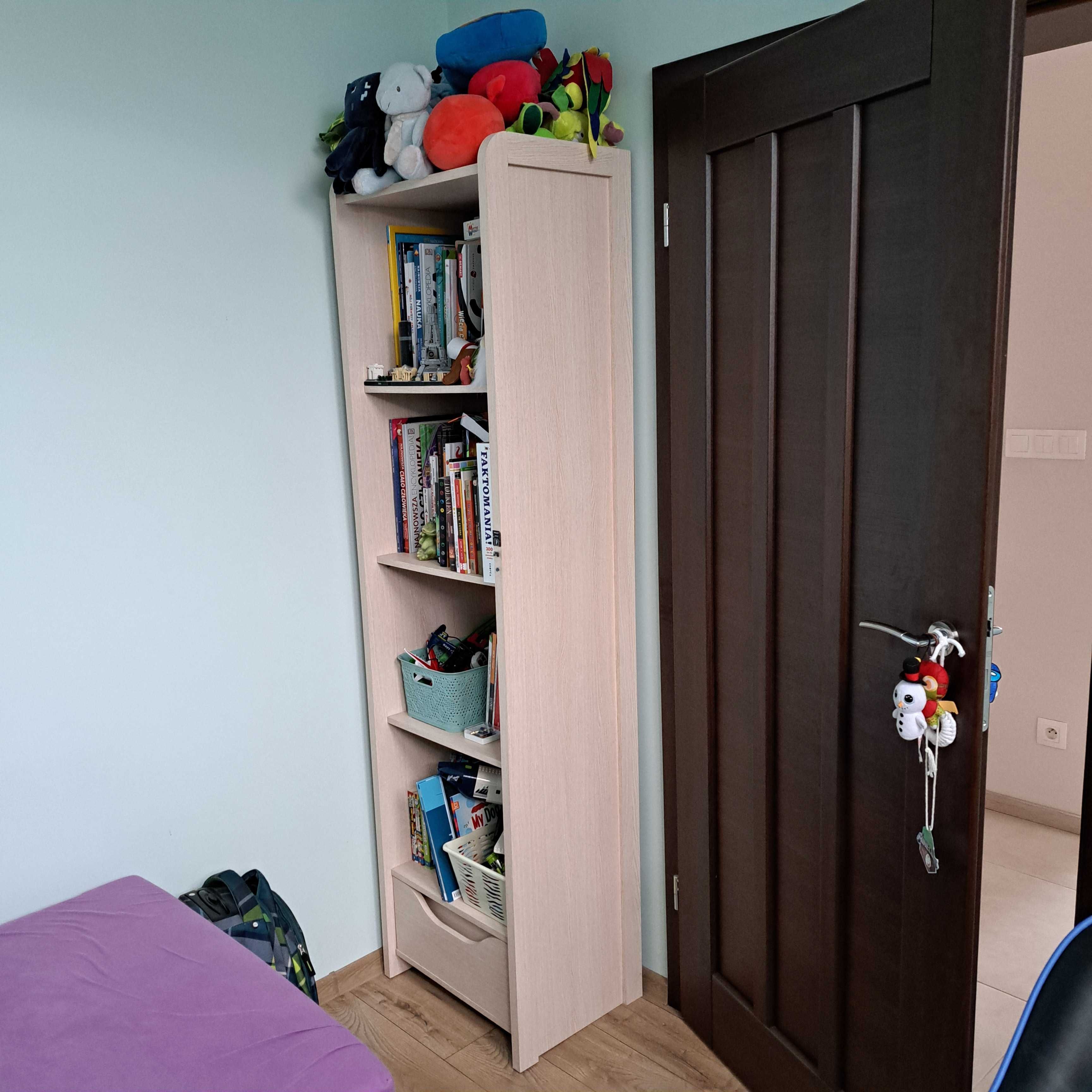 Szafa + komoda + regał + biurko dziecięce z krzesłem
