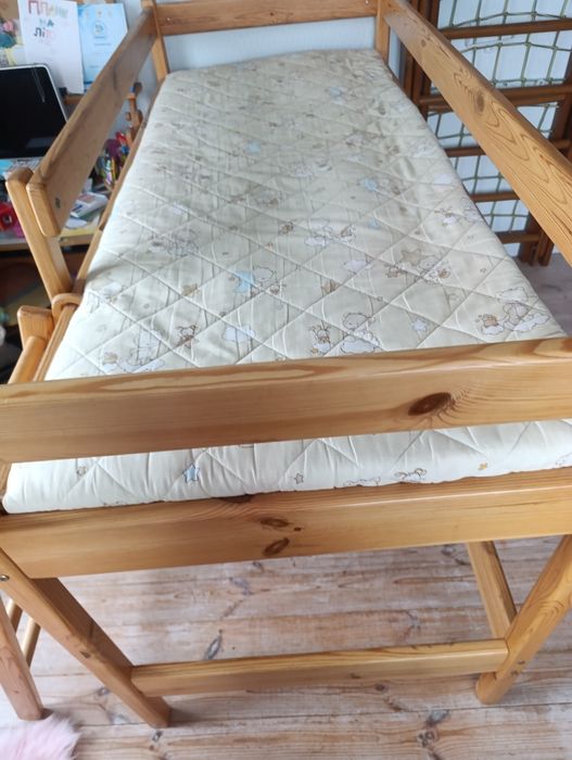 Ліжко-горище дерев'яне