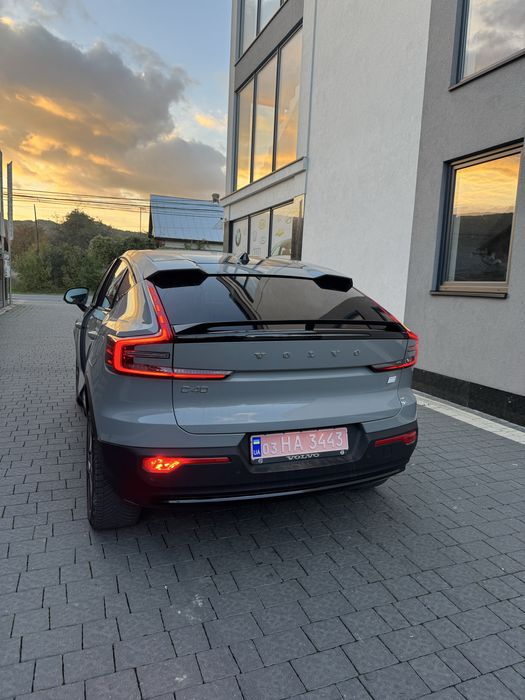 Volvo C40 вольво електро