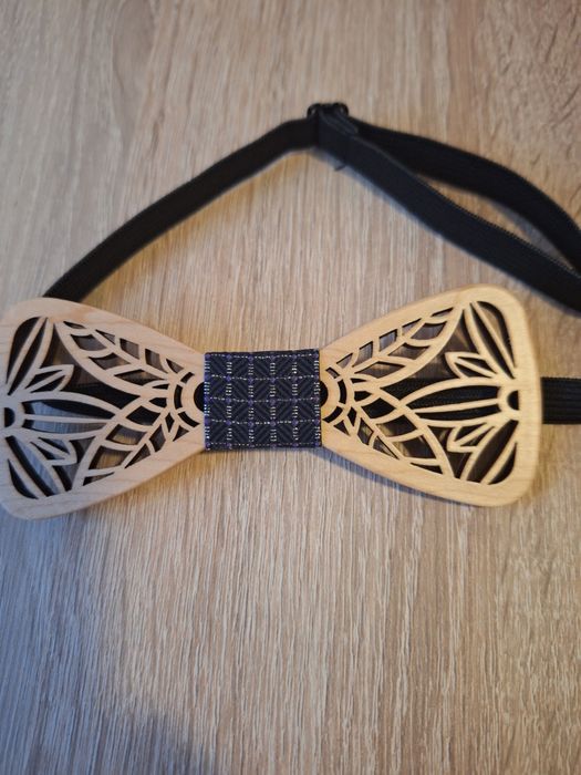 Muszka mucha drewniana