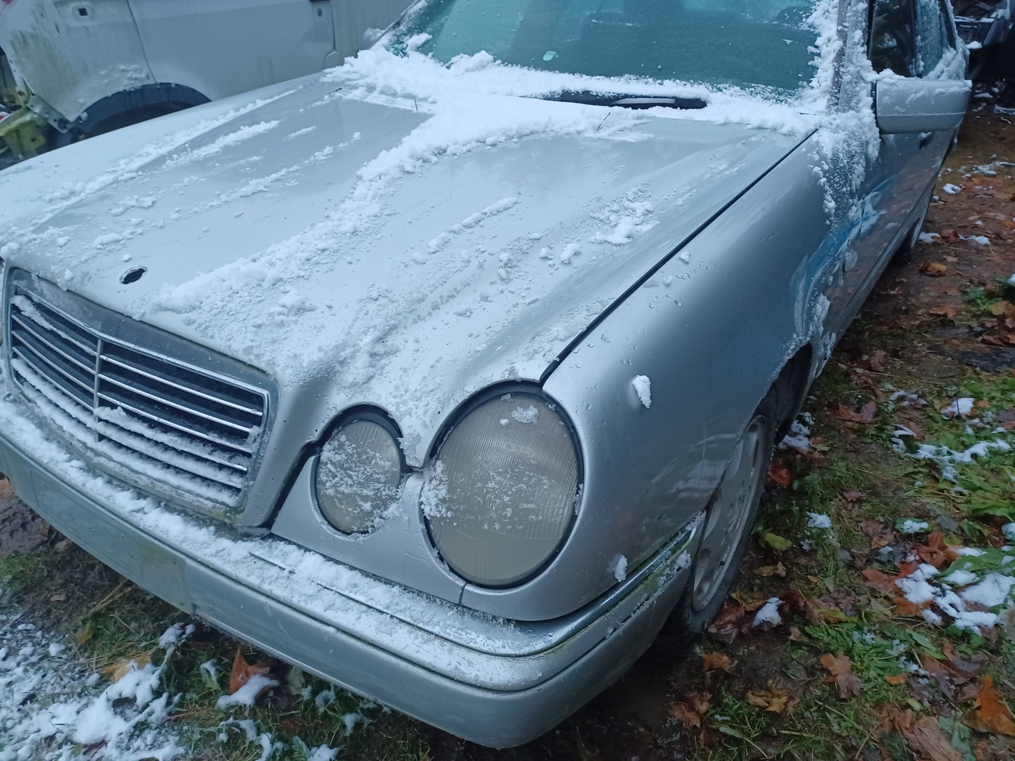 Mercedes w 210 błotniki maska lampy