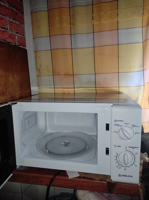 Мікрохвильова піч Delfa