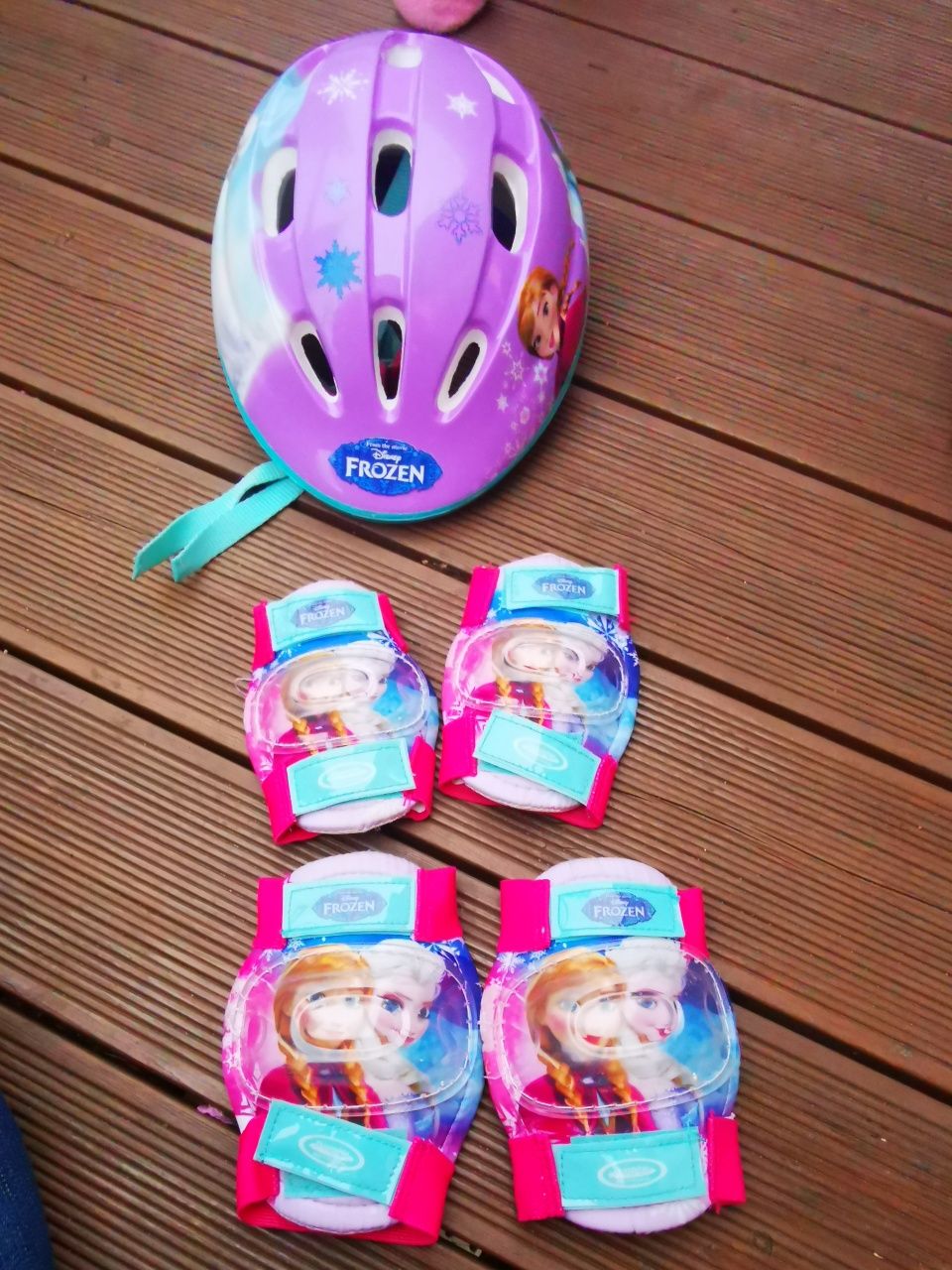 Kask dzieciecy 52 cm i ochraniacze Frozen,  Anna i Elsa