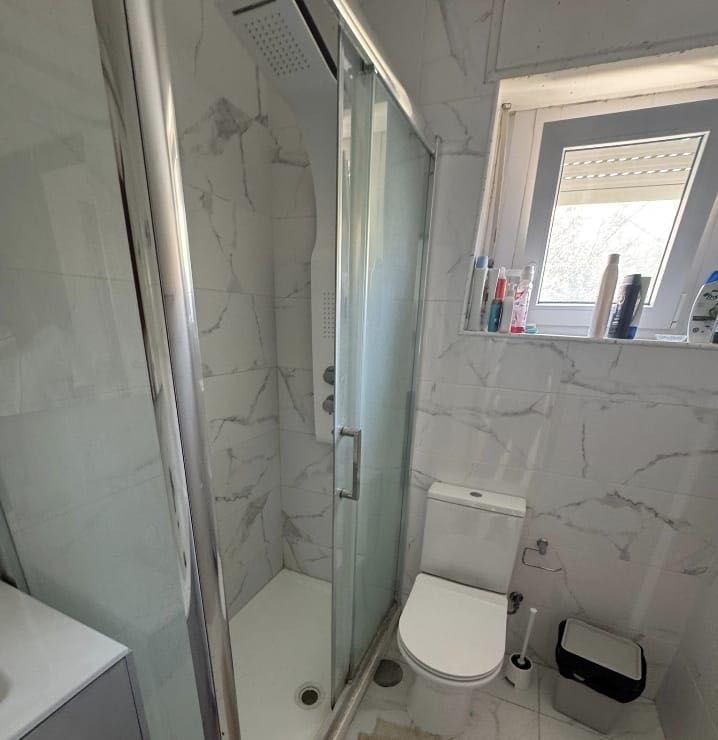 Quarto para arrendar em moradia Azambuja