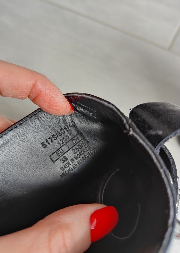 Czarne skórzane botki z dżetami, Zara, r. 38, biker boots, motocyklowe