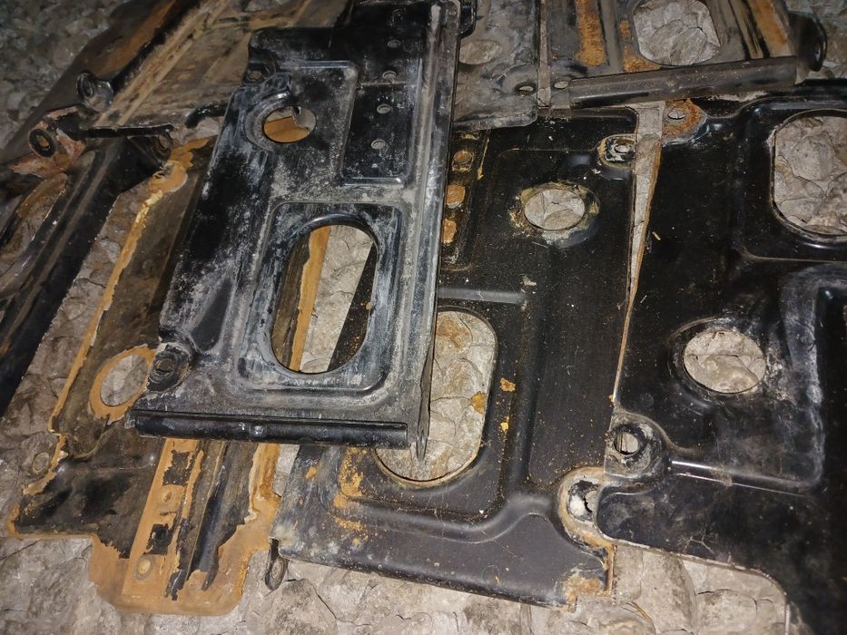 Продам крепление кронштейн под аккумулятор на ауди а6с5