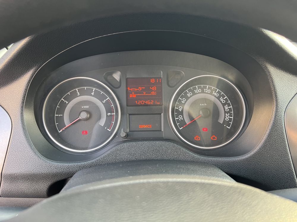 Peugeot 301 2015 року