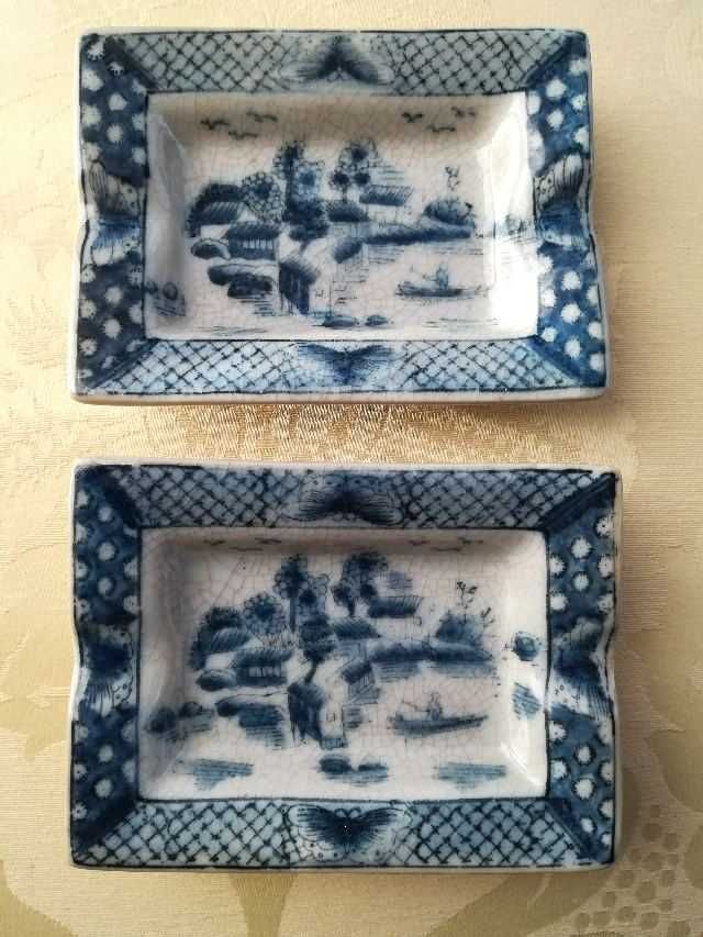 Conjunto de dois cinzeiros em porcelana oriental