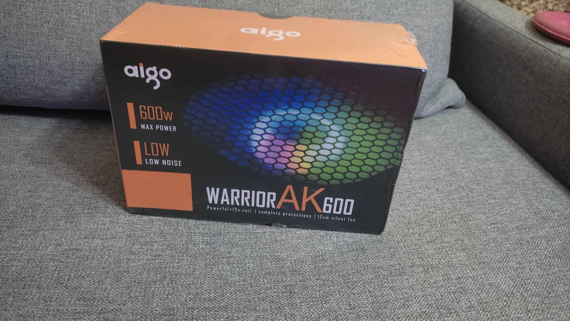 Продам новый блок питания aigo 600w