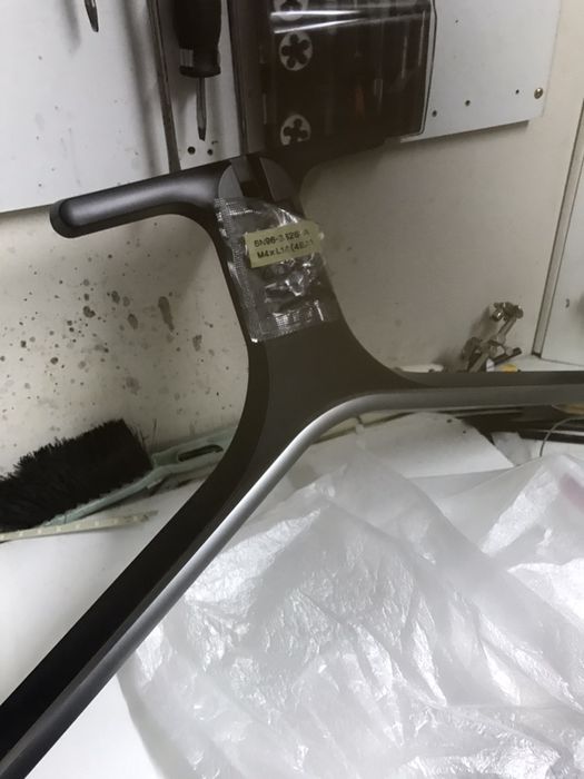 Bases ,Pés para tvs , material novo nunca montado .