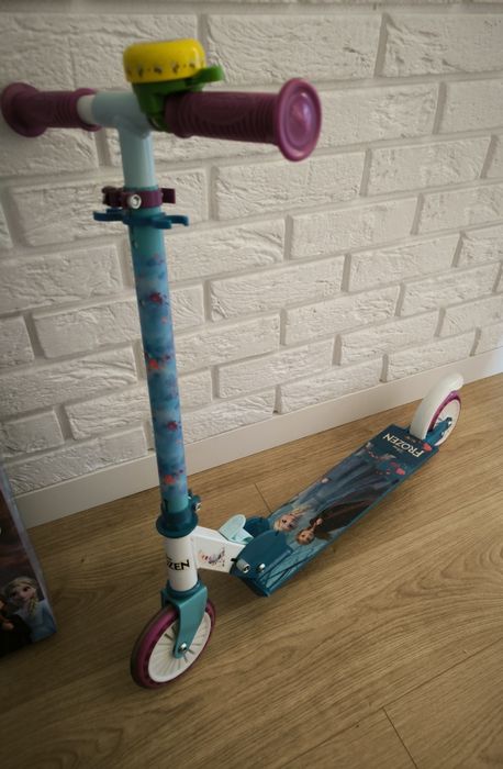 Hulajnoga dla dzieci SMOBY Kraina Lodu.
Stan bardzo dobry. Orginalne o