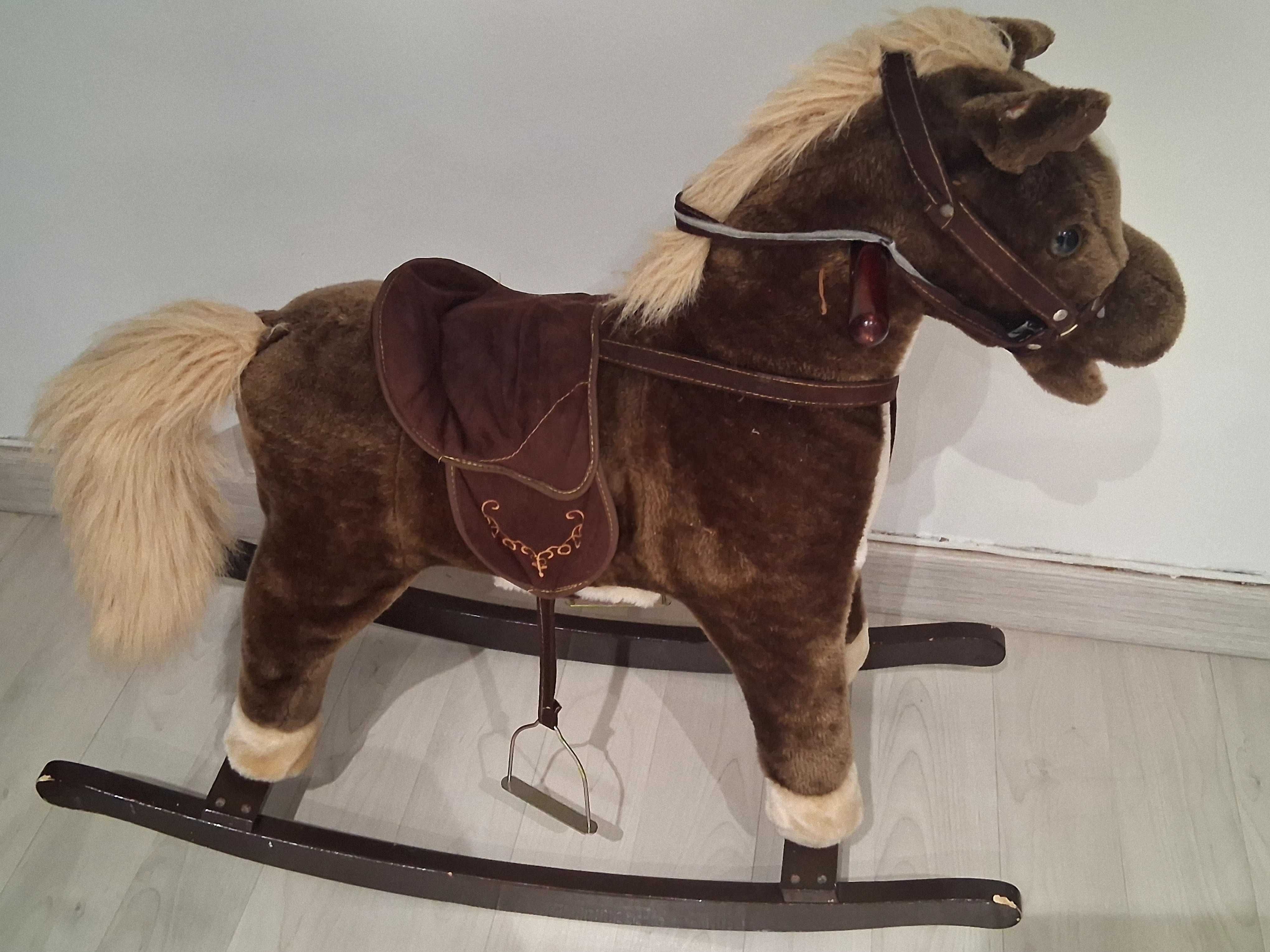 Cavalo baloiço novo