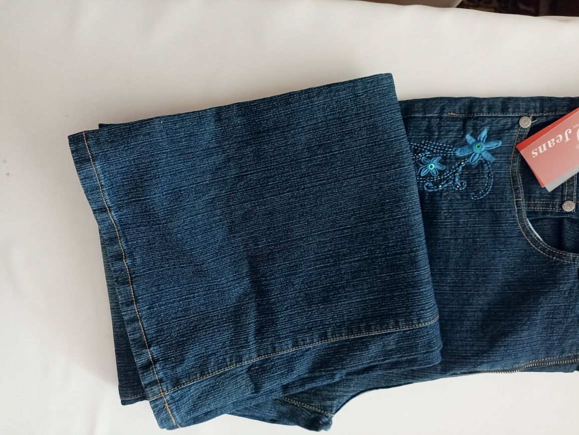 Продам женские джинсы с вышивкой 54 размер