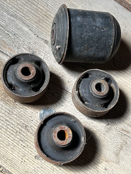 Сайлент блоки передние задний Aveo t250