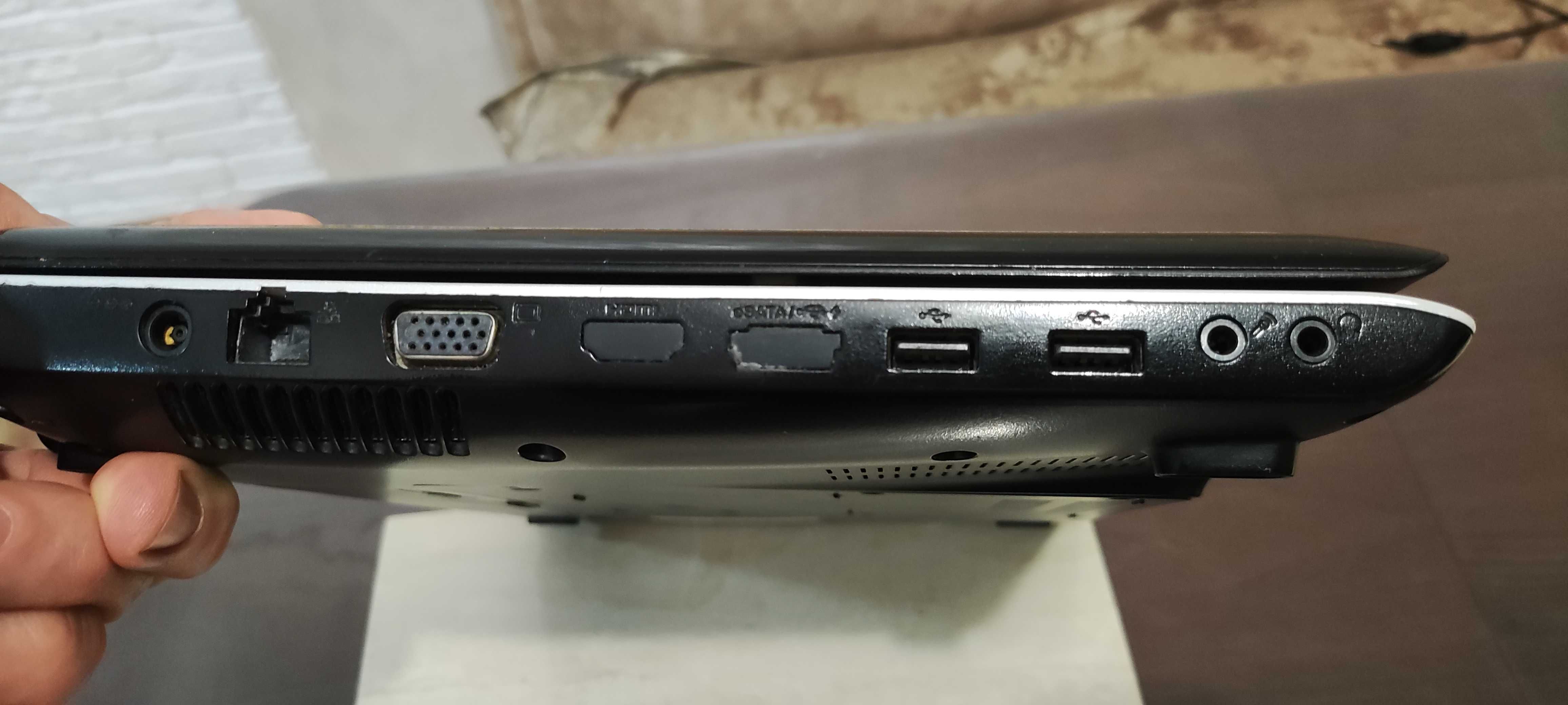 ноутбук Samsung RV408