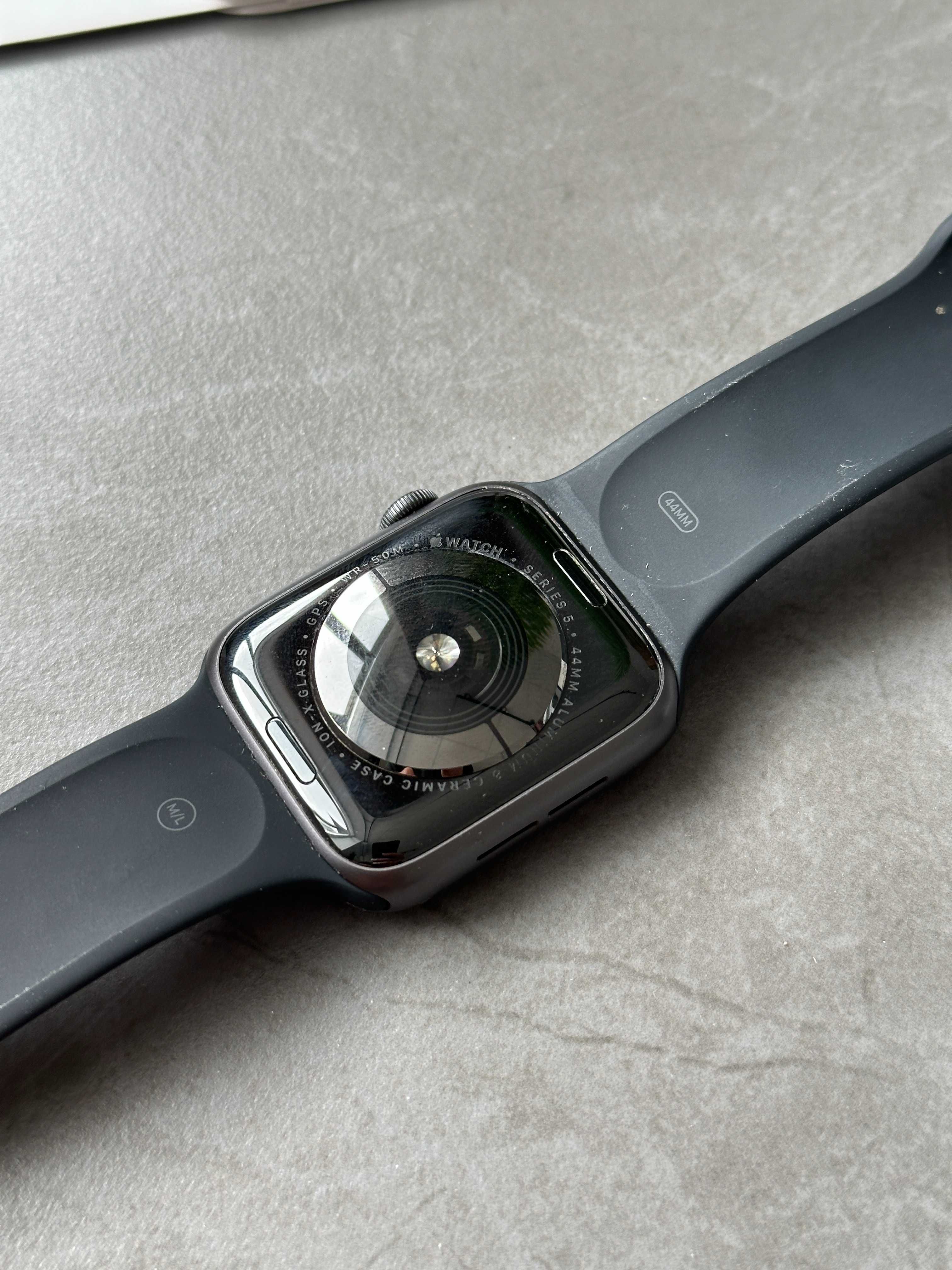 Apple Watch Series 5 Space Grey Aluminum Case 44mm (87% акум)