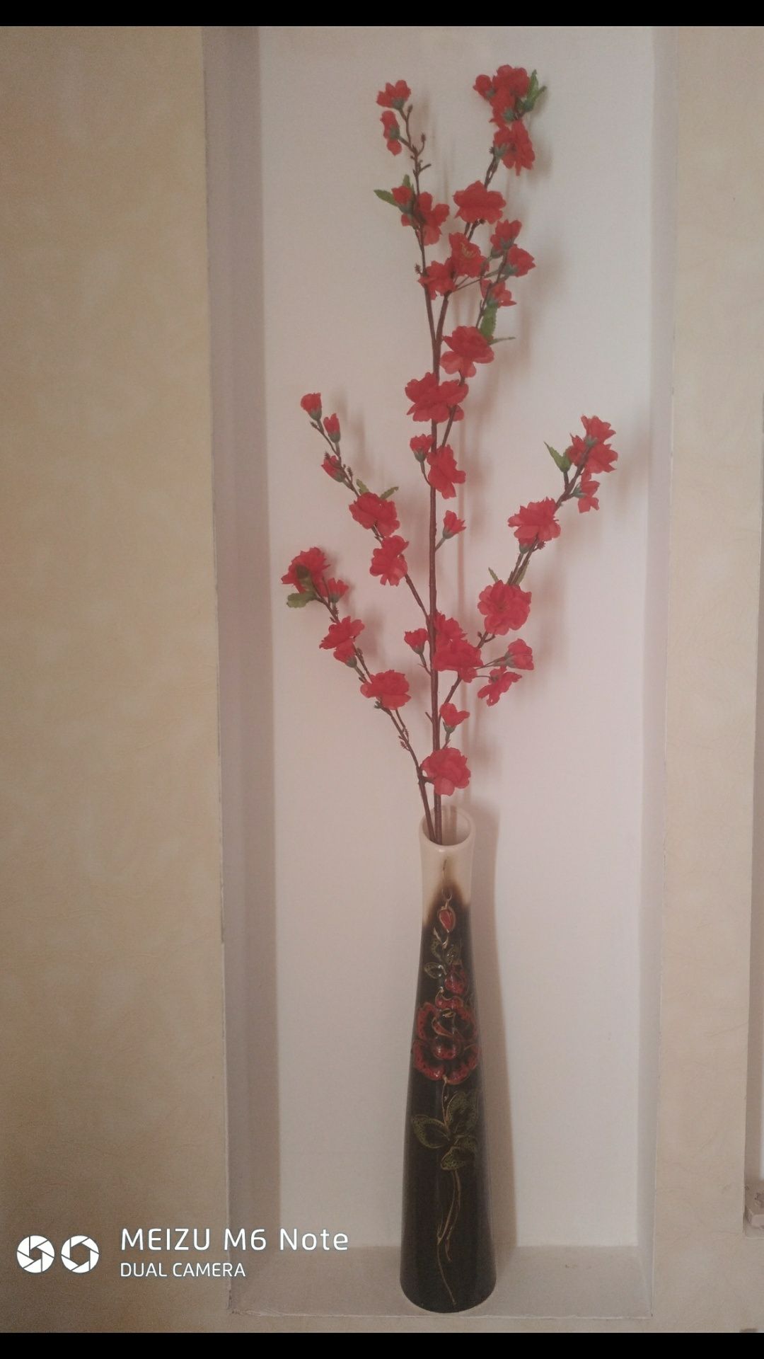 Керамическая ваза "бIатрIчi", ветка сакуры