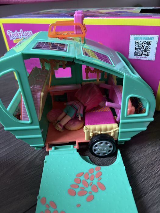 KookyLoos samochód z pudeliem