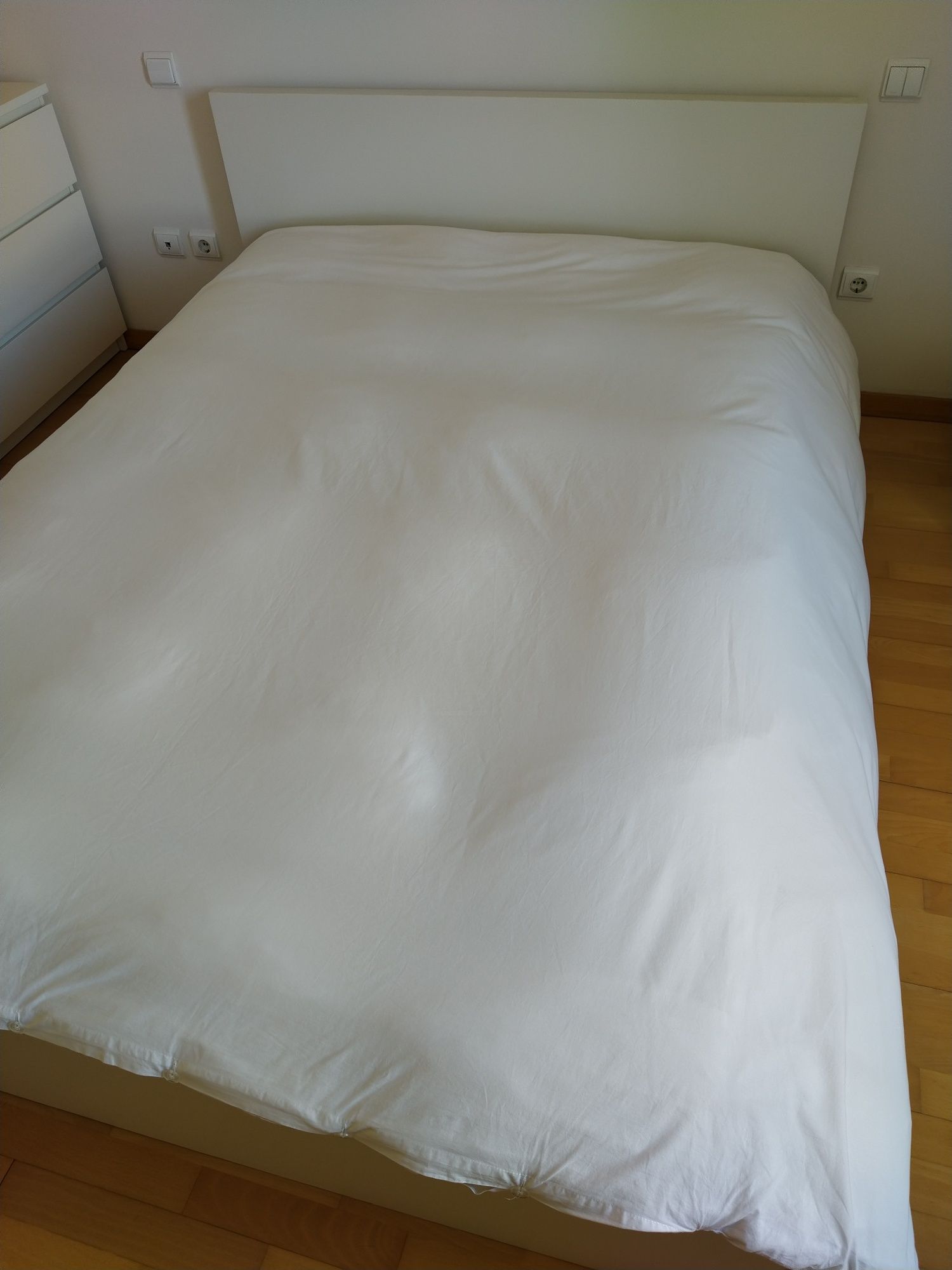 Estrutura cama MALM IKEA branco, c/ estrado de ripas, 140x200cm