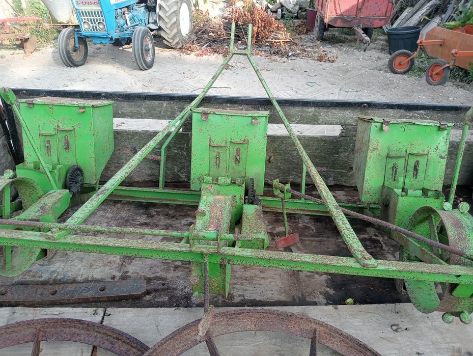 Semeador e adubador 3 linhas