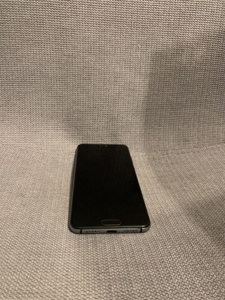 Huawei  P20 Midnight Blue - 64 GB ROM, 4 GB RAM**