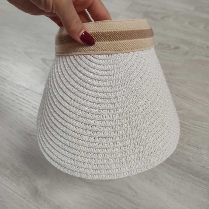 Daszek przeciwsłoneczny biały