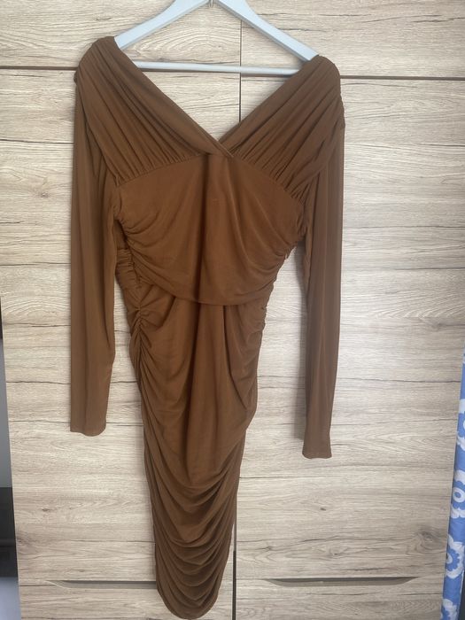 Sukienka kobieca dopasowana marszczona