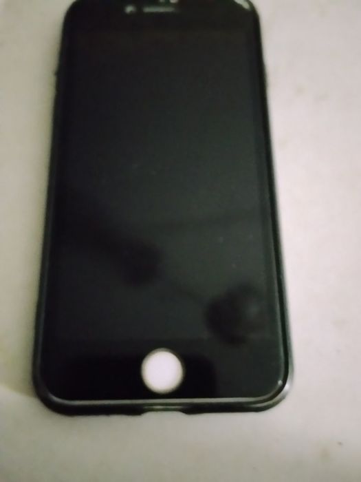 Айфон 7 в рабочем состоянии.