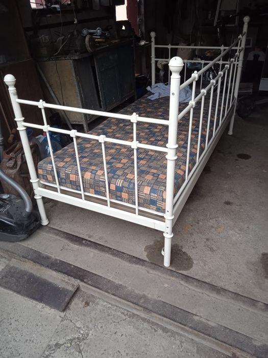 Продам ліжко з матрасом