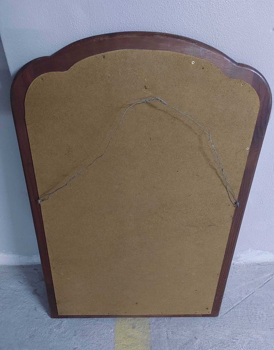 Espelho com orla em madeira