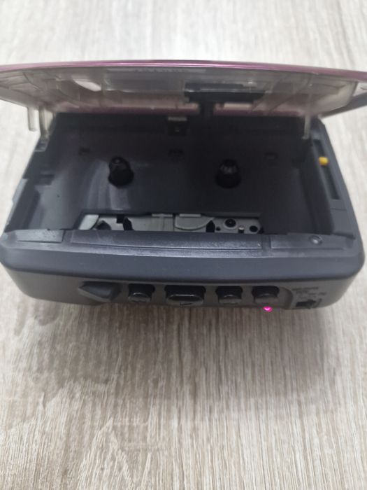 Sony WM-FX171 Walkman FM AM Radio Mega Bass