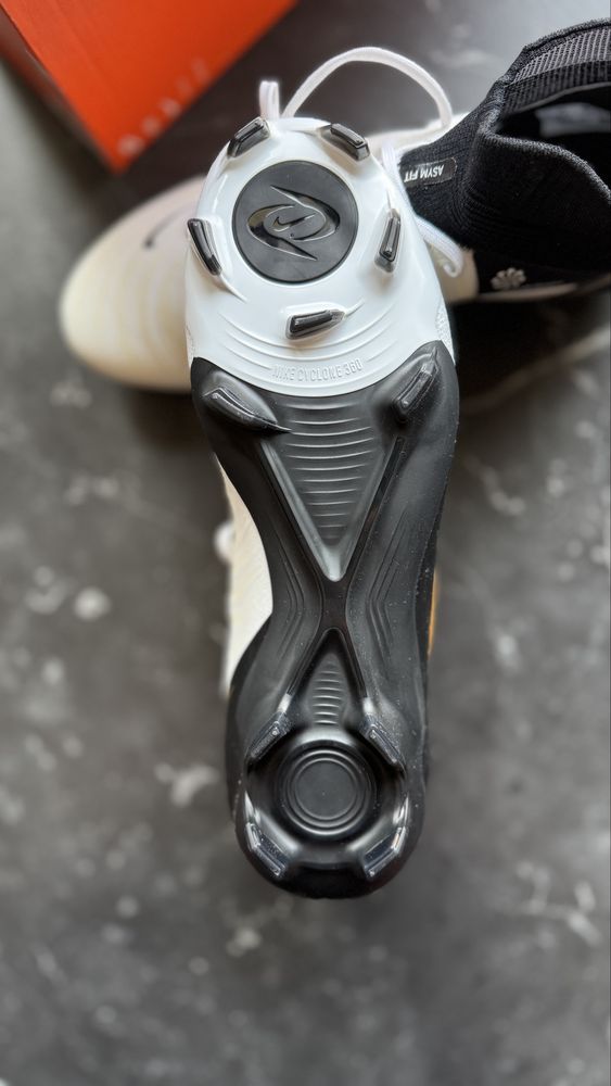Nike Phantom Luna II Pro FG Black/Gold rozmiar 42, wkładka 26.5 cm