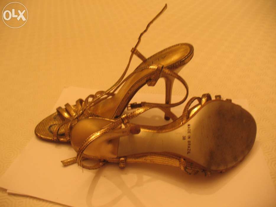 Sapatos Aldo Dourados