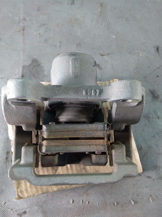 Dodge Challenger Charger 15+ zacisk lewy tył 3.6