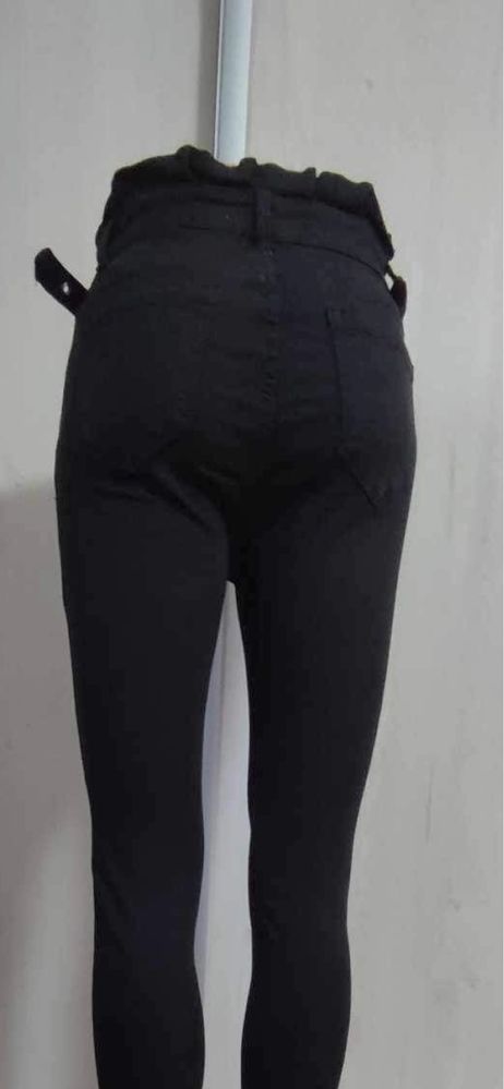 Czarne spodnie jeansowe skinny z wysokim stanem, Laulia, rozmiar S/36.