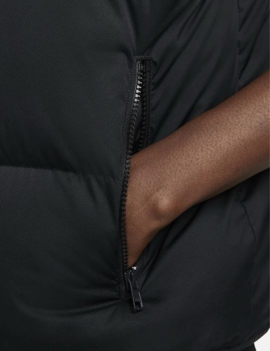 Жилетка чоловіча Nike Sportswear Club Primaloft® Black FB7373-010