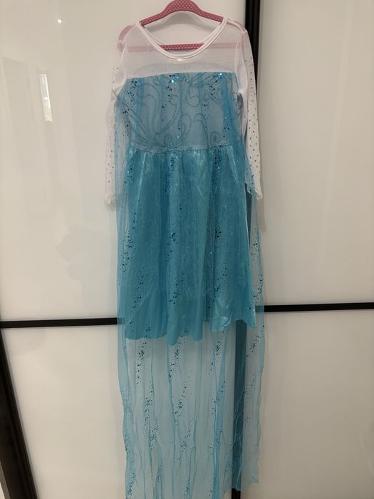 Bal przebierańców strój Elza Kraina Lodu choinka hallowen śnieżynka