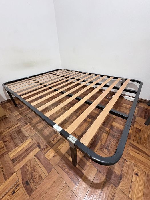 2 Estrados com pes