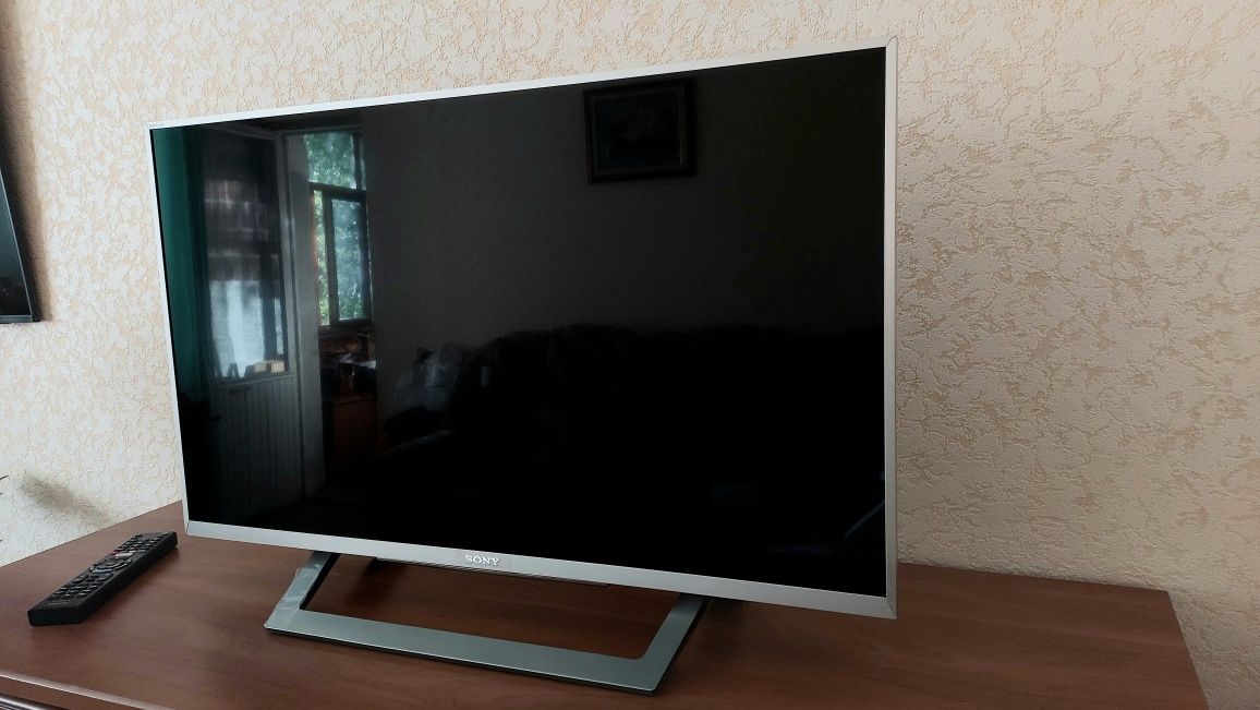 Телевізор Sony Bravia KDL-32WD752