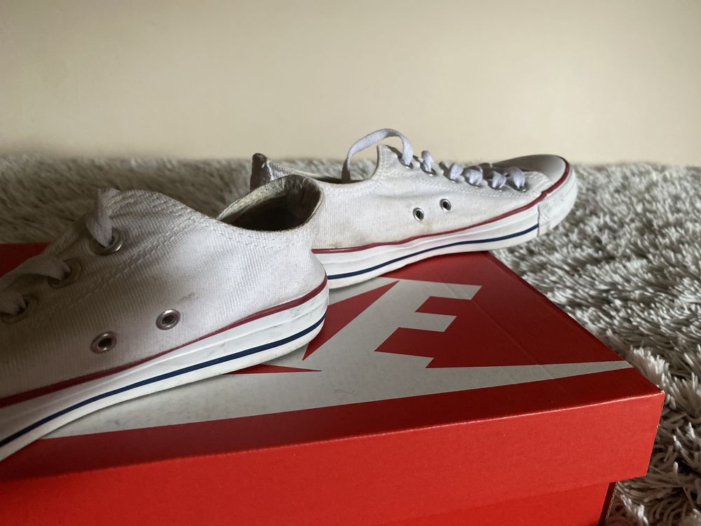 białe buty Converse