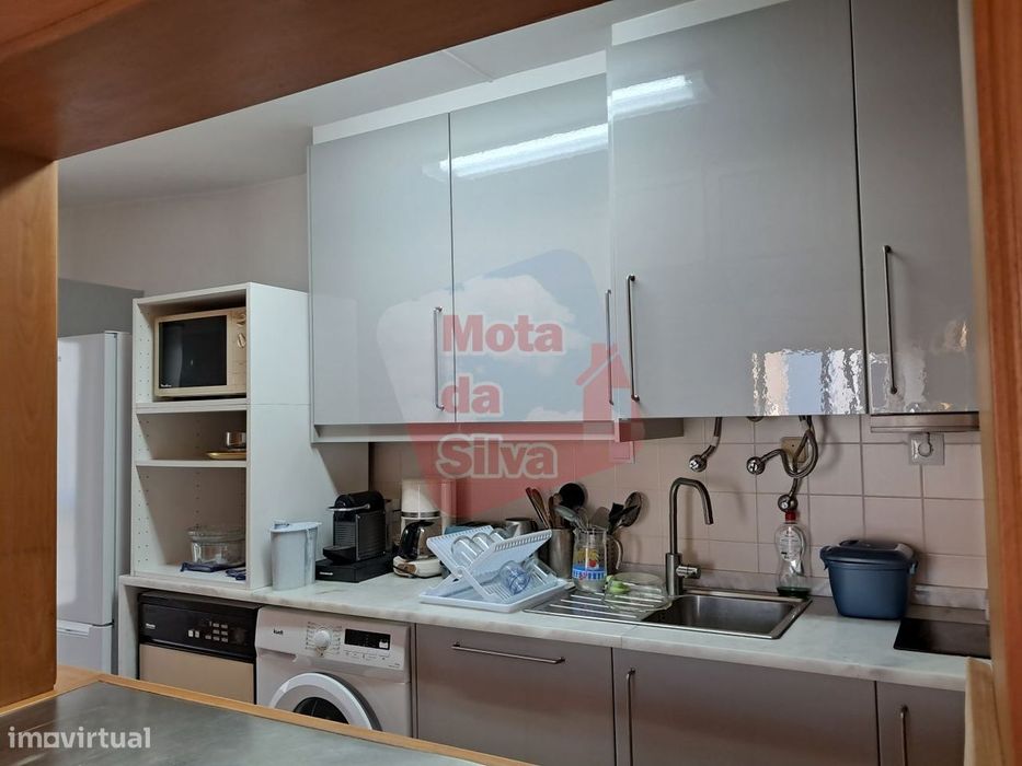 Excelente T2 Duplex Costa Caparica com Vista Mar