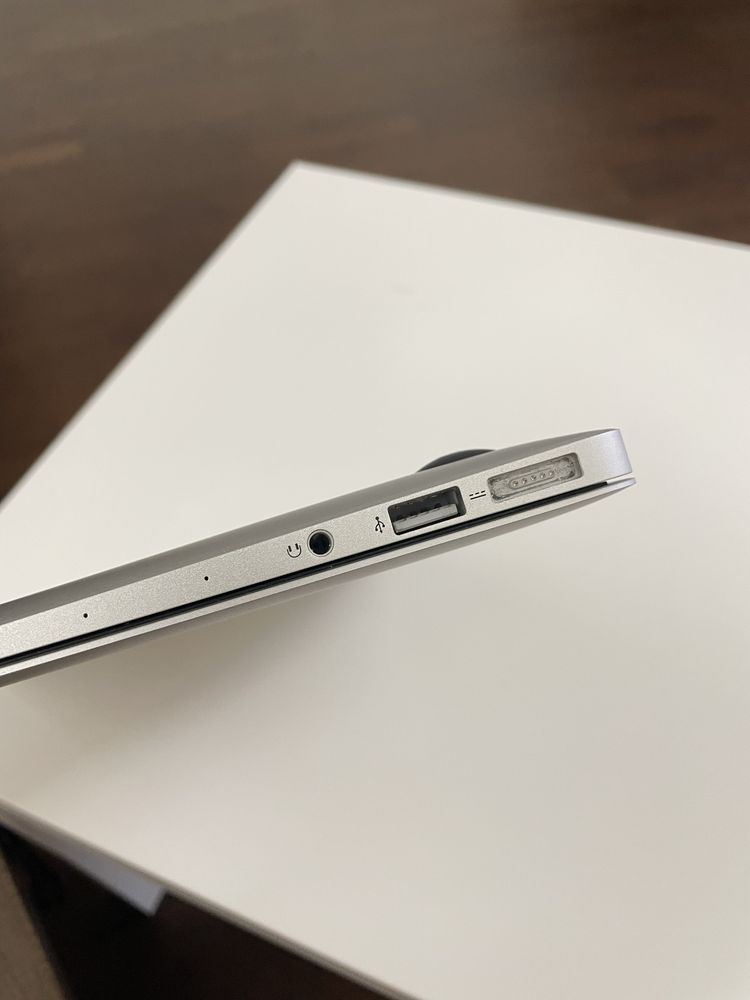 MacBook Air 13 (2017)