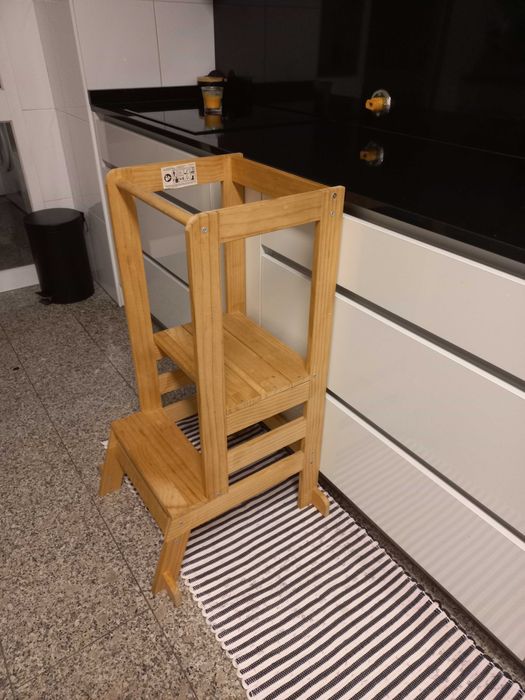 Vendo Banco Montessori para criança em madeira pinho