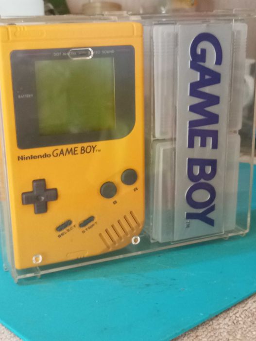 Game Boy yellow Special Edition  na caixa  Original ( NOVO)