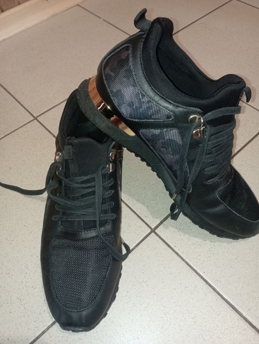 Кросівки, кросовки